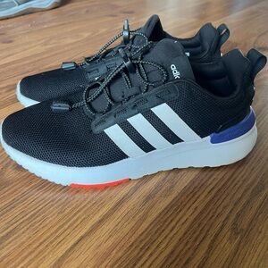 Boys adidas 6.5 youth shoes